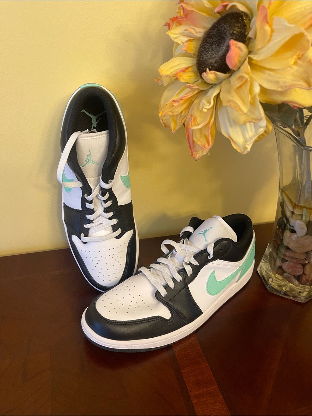 Men's Nike Jordan (Dunk) White Black & Mint Low-Top Basketball Sneakers Size 12